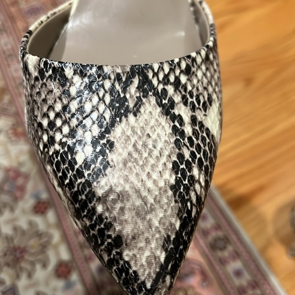 Bandolino snake effect shoes. US 8.5 - Picture 7 of 9